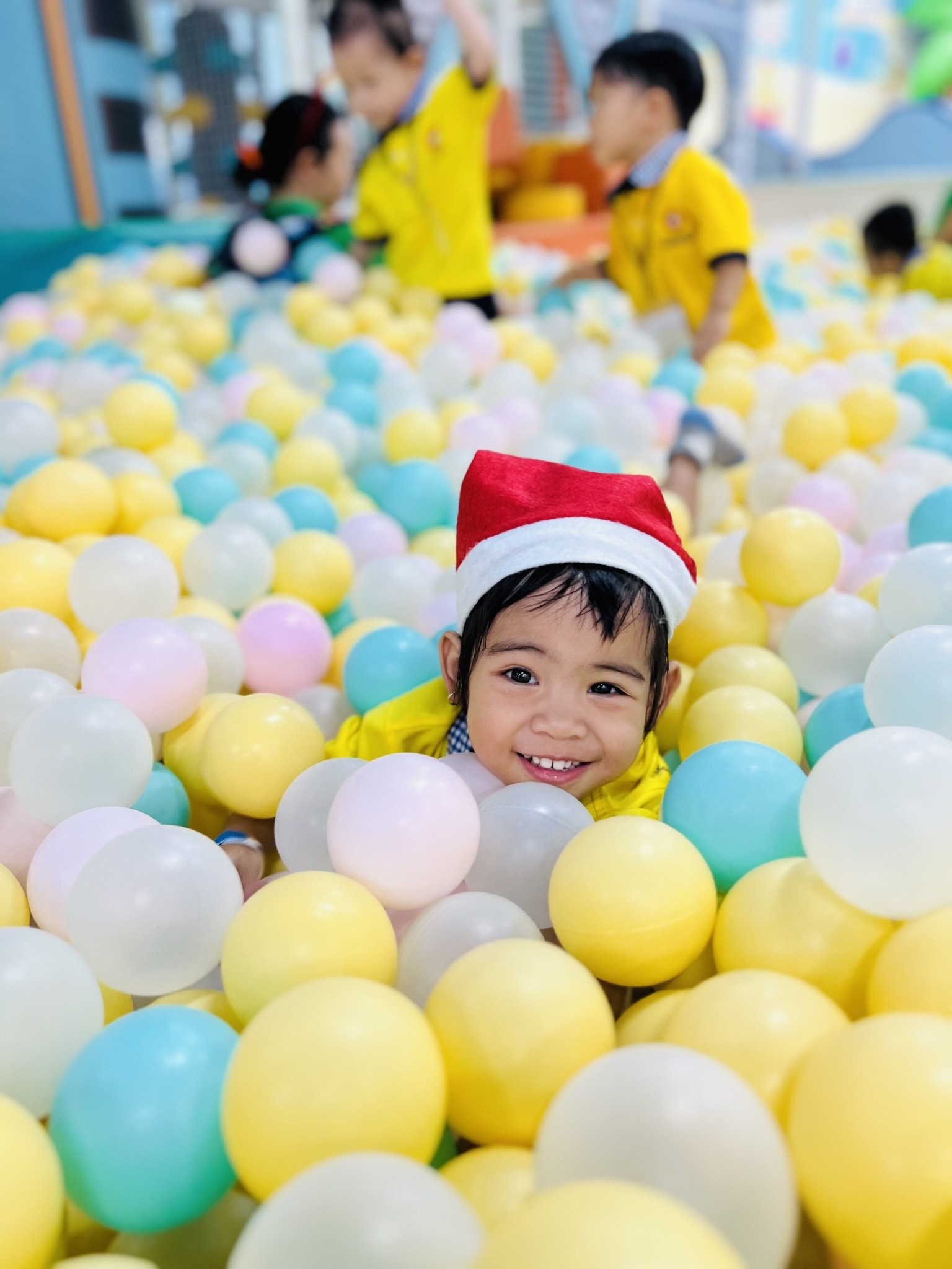 Thỏa thích vận động cực vui nhộn và an toàn nên ba mẹ hoàn toàn yên tâm 