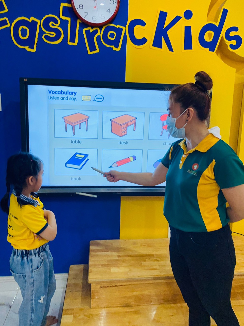 Học song ngữ áp lực