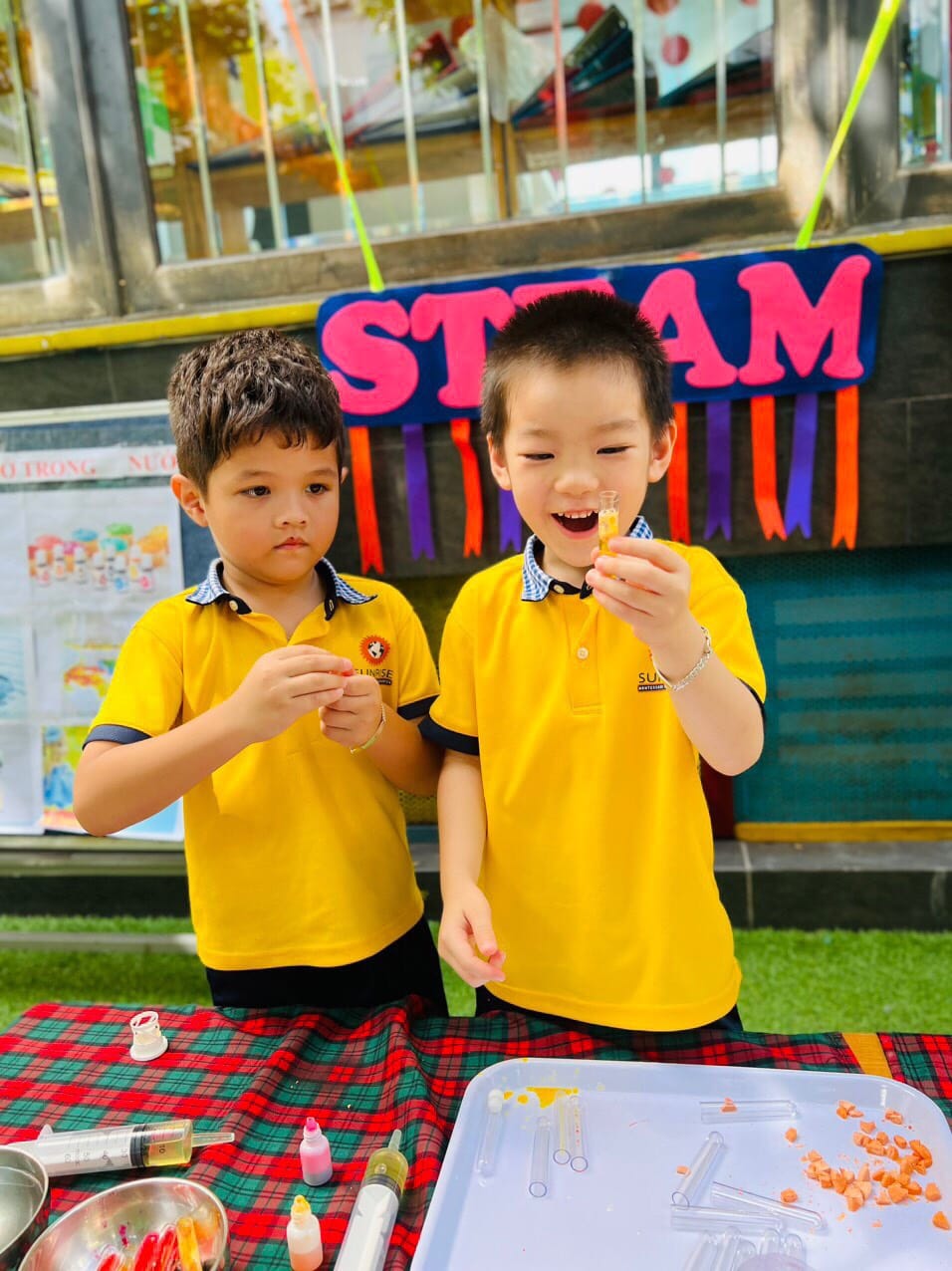 Trí tò mò trẻ mầm non